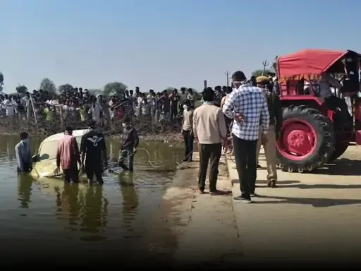 तालाब से मिली डूबी कार, 39 दिन से लापता दो दोस्तों के शव बरामद