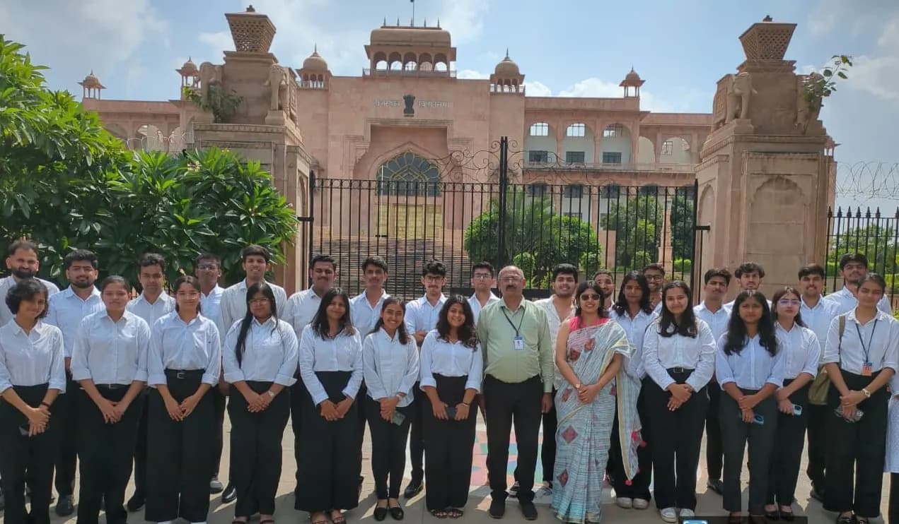 राजस्थान विधानसभा का भ्रमण कर लॉ स्कूल के छात्रों ने सीखा विधायी प्रक्रिया का महत्व