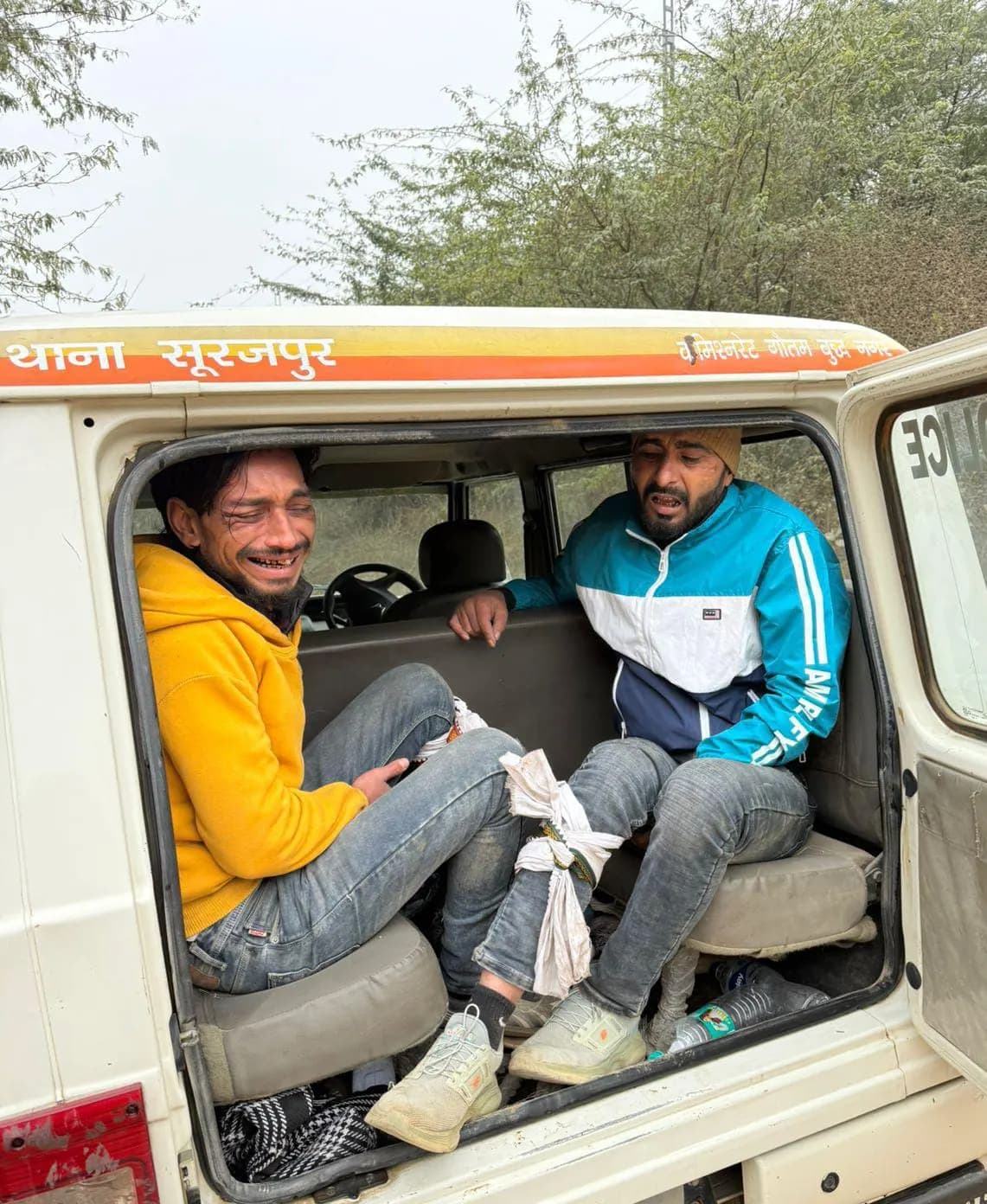 मंदिर का दान पात्र तोड़कर चोरी करने वाले दो बदमाश पुलिस मुठभेड़ में गिरफ्तार