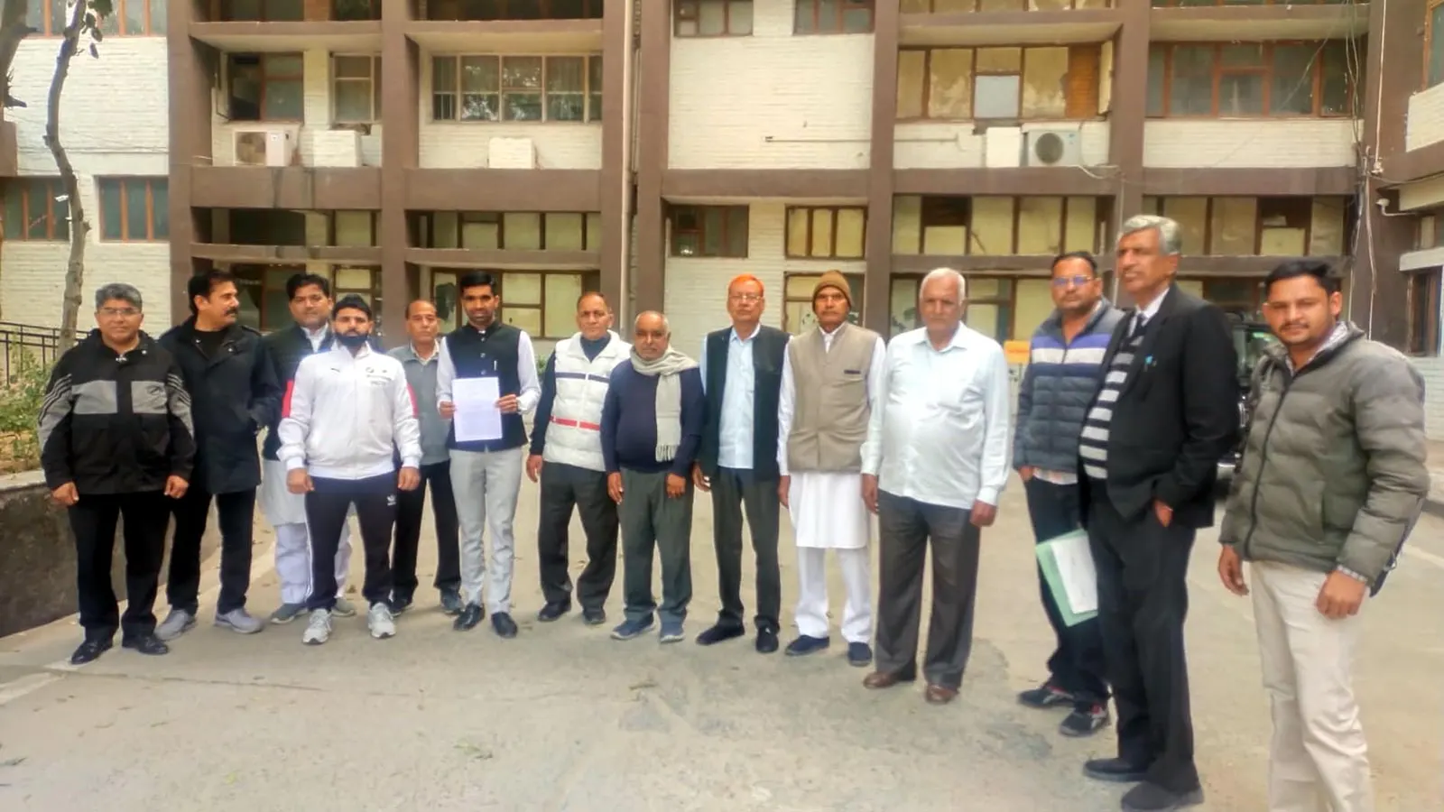 फतेहाबाद : राजस्थान में खेजड़ी कटाई का पर्यावरण प्रेमियों ने किया विरोध, पीएम से हस्तक्षेप की मांग