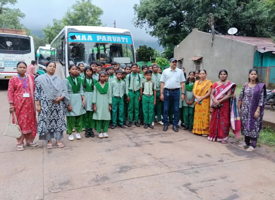 सीएसआर का सराहनीय कदम, 226 विद्यार्थियों को परीक्षा केंद्र तक निशुल्क पहुंचाया