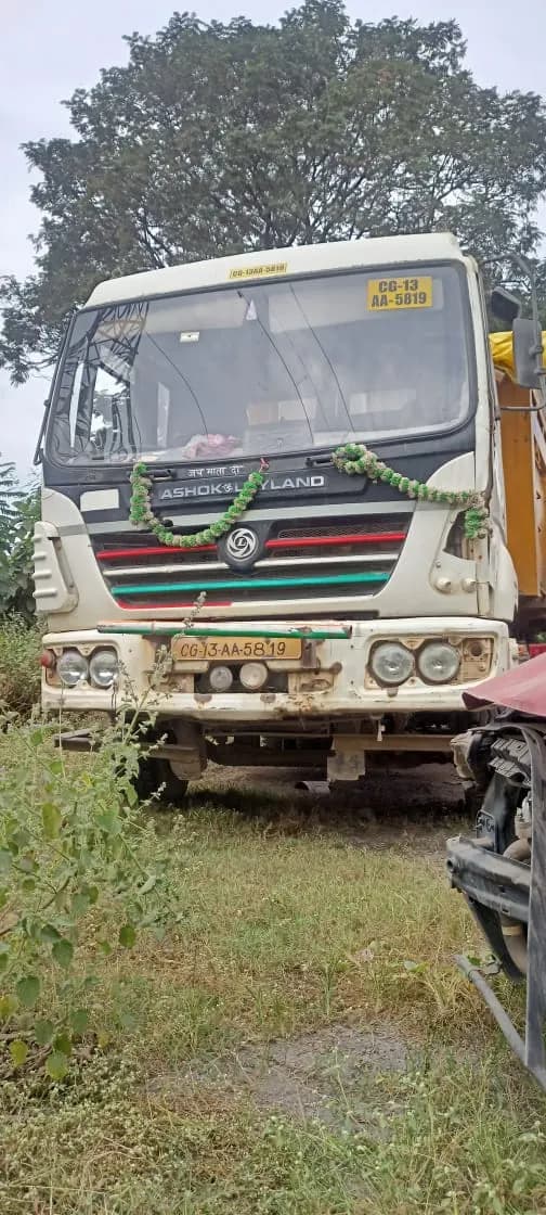 सड़क पर पैदल चल रहे युवक को तेज रफ़्तार ट्रेलर ने कुचला, मौके पर ही युवक की मौत
