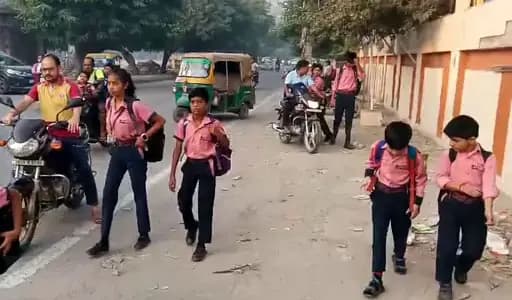 फरीदाबाद में बढ़ते प्रदूषण से स्कूली छात्र परेशान