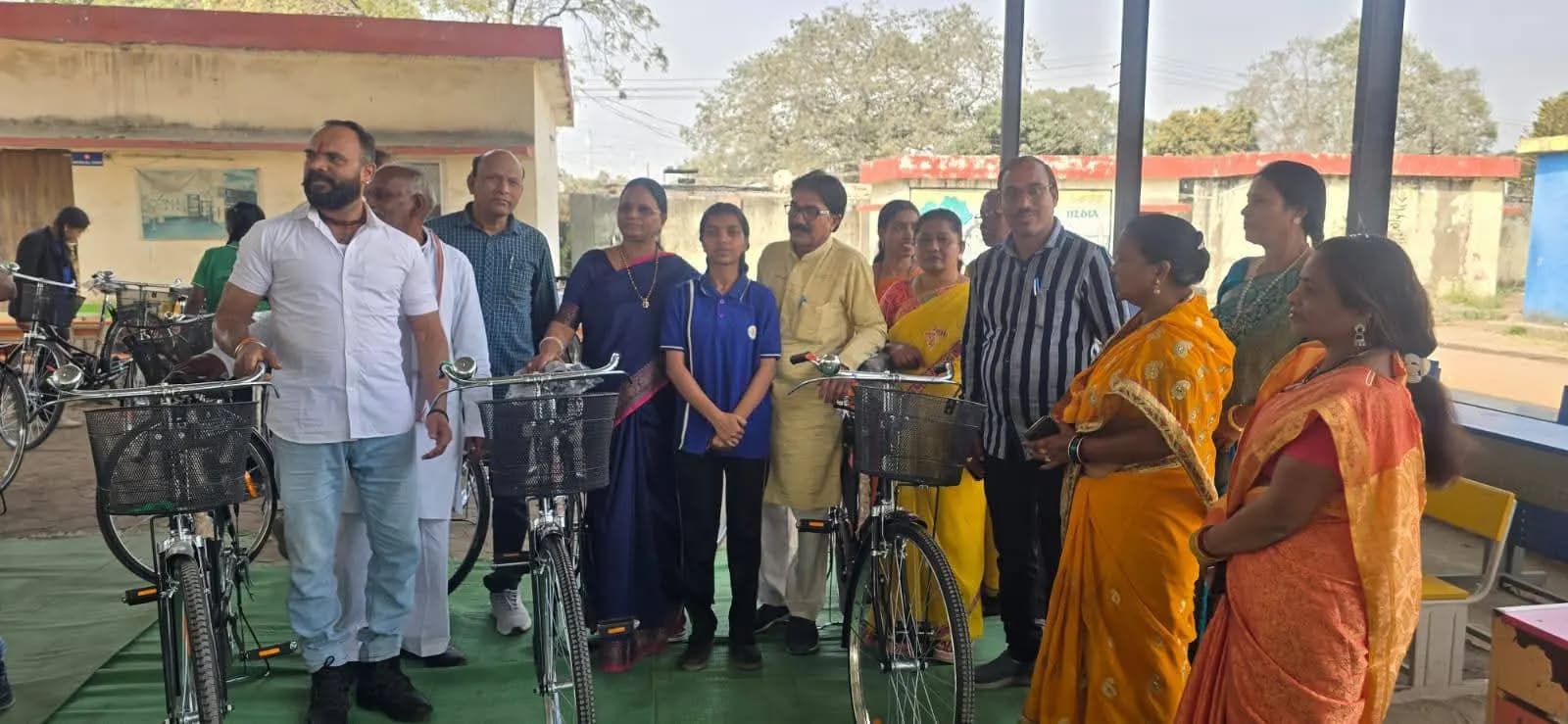 कोरबा : सरस्वती साइकिल योजना के तहत 26 बालिकाओं को मिली निशुल्क साइकिल
