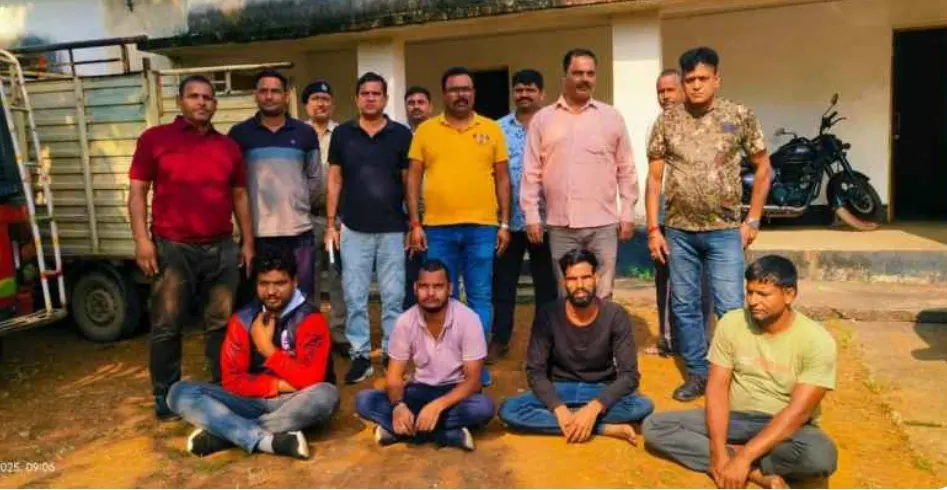 मालगाड़ी रोककर चावल चोरी करते चार आरोपित गिरफ्तार