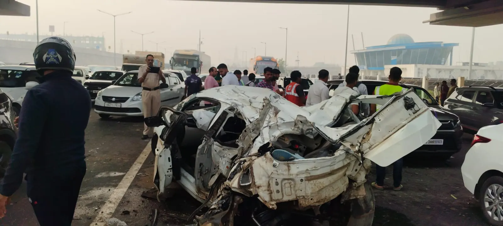गुरुग्राम सड़क हादसे में दिल्ली के दो छात्रों की मौत, तीन घायल