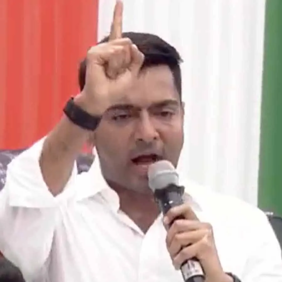 चुनाव आयोग के दस्तावेज में भाजपा की मुहर का दावा, अभिषेक बनर्जी ने उठाए सवाल