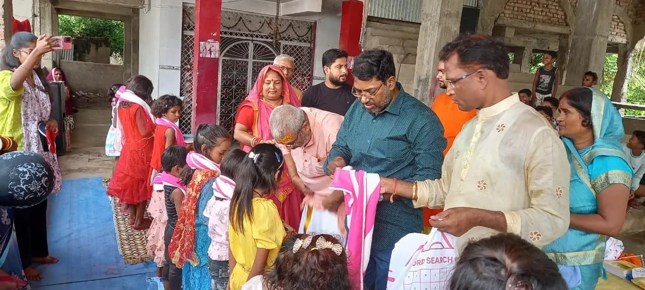 सेवा बस्ती में आरएसएस ने कुंवारी कन्याओं का पूजन कर किया सम्मानित