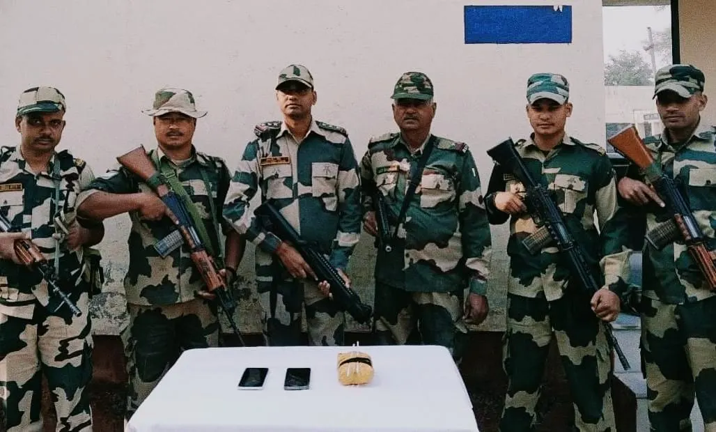 बीएसएफ ने भारत-पाक सीमा से हथियार व नशीले पदार्थों समेत तस्कर को दबोचा