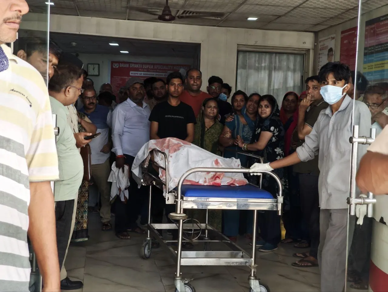 बहादुरगढ़ में महिला ने कटर से गला काटकर की आत्महत्या