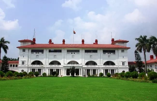 बिहार में सियासी हलचल तेज, अगले 48 घंटे अहम, राज्यपाल ने डीएम को बुलाया