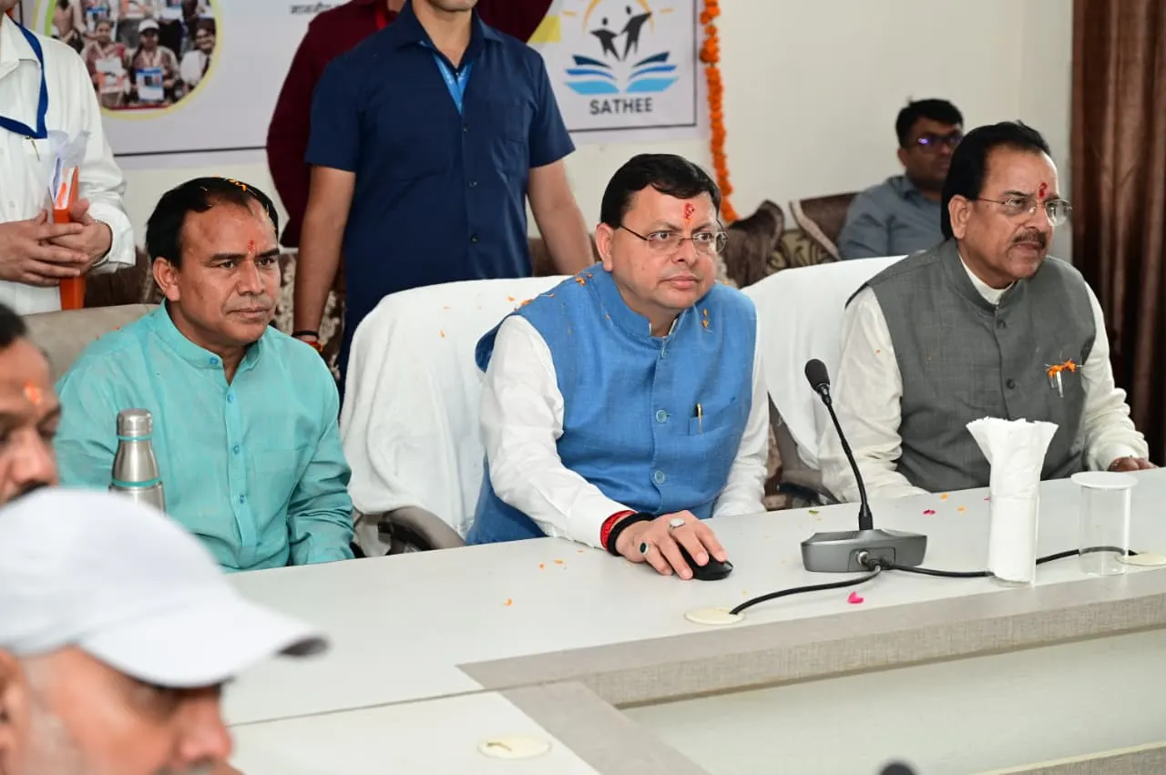 मुख्यमंत्री ने जीएसटी की नई दरों व स्वदेशी अभियान पर जनप्रतिनिधियों के साथ की बैठक