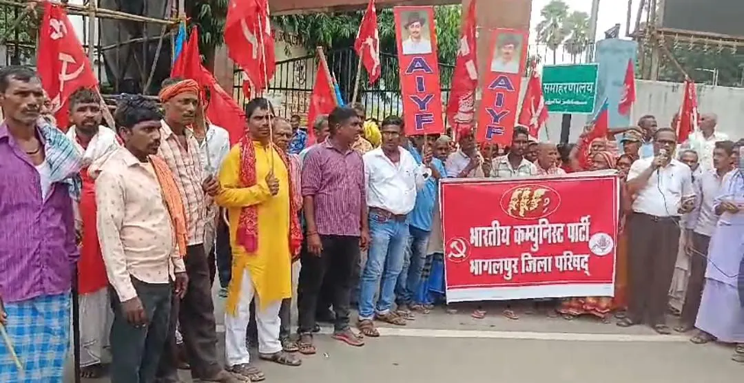 सफाईकर्मियों ने सात सूत्री मांगों को लेकर निकला जुलूस