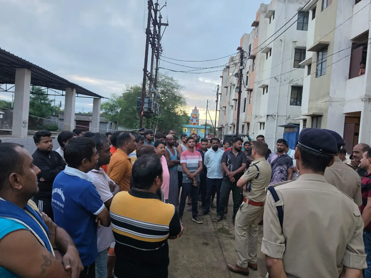 रायपुर में पुलिस का बड़ा अभियान, BSUP कॉलोनियों के 350 मकानों की जांच; 8 संदिग्ध हिरासत में