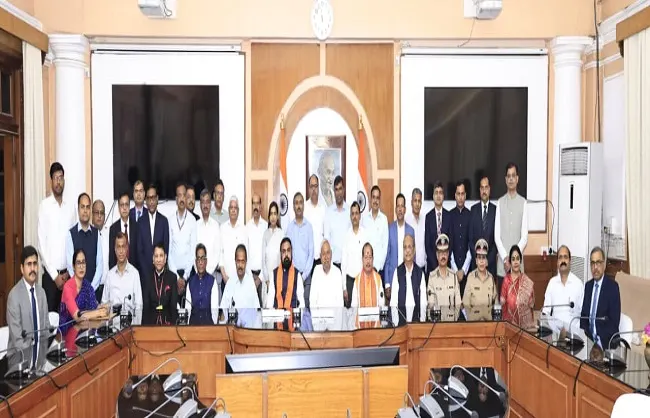 बिहार कैबिनेट ने की मौजूदा सरकार भंग करने की अनुशंसा, मुख्यमंत्री नीतीश कुमार आज देंगे इस्तीफ़ा
