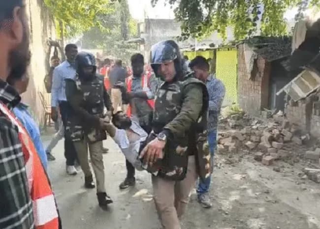 इंदौर: अतिक्रमण हटाने के विरोध में सामूहिक आत्महत्या की कोशिश