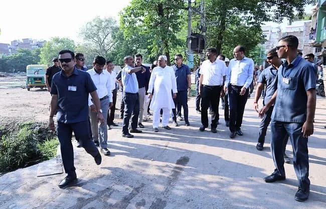 मुख्यमंत्री ने पटना साहिब रेलवे स्टेशन से पटना घाट तक के सम्पर्क पथ के निर्माणाधीन कार्य का लिया जायजा