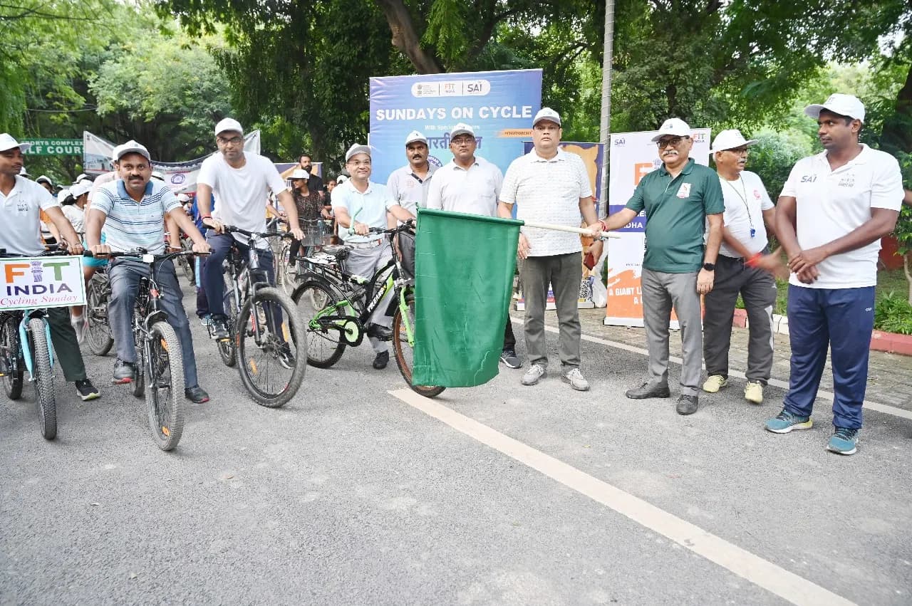 बरेका में 'संडे ऑन साइकिल'अभियान में उत्साह से शामिल हुए कर्मचारी और अफसर