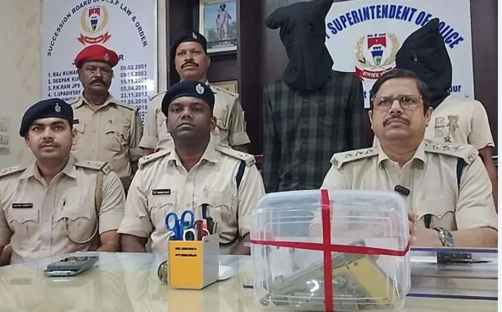 हथियार के साथ दो युवक गिरफ्तार