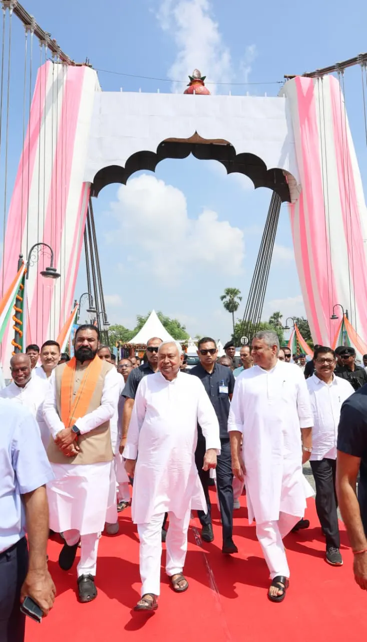 विधानसभा चुनाव से पहले नीतीश ने युवाओं के लिए खोला खजाना, 60 प्रतिशत आबादी को साधने की कोशिश
