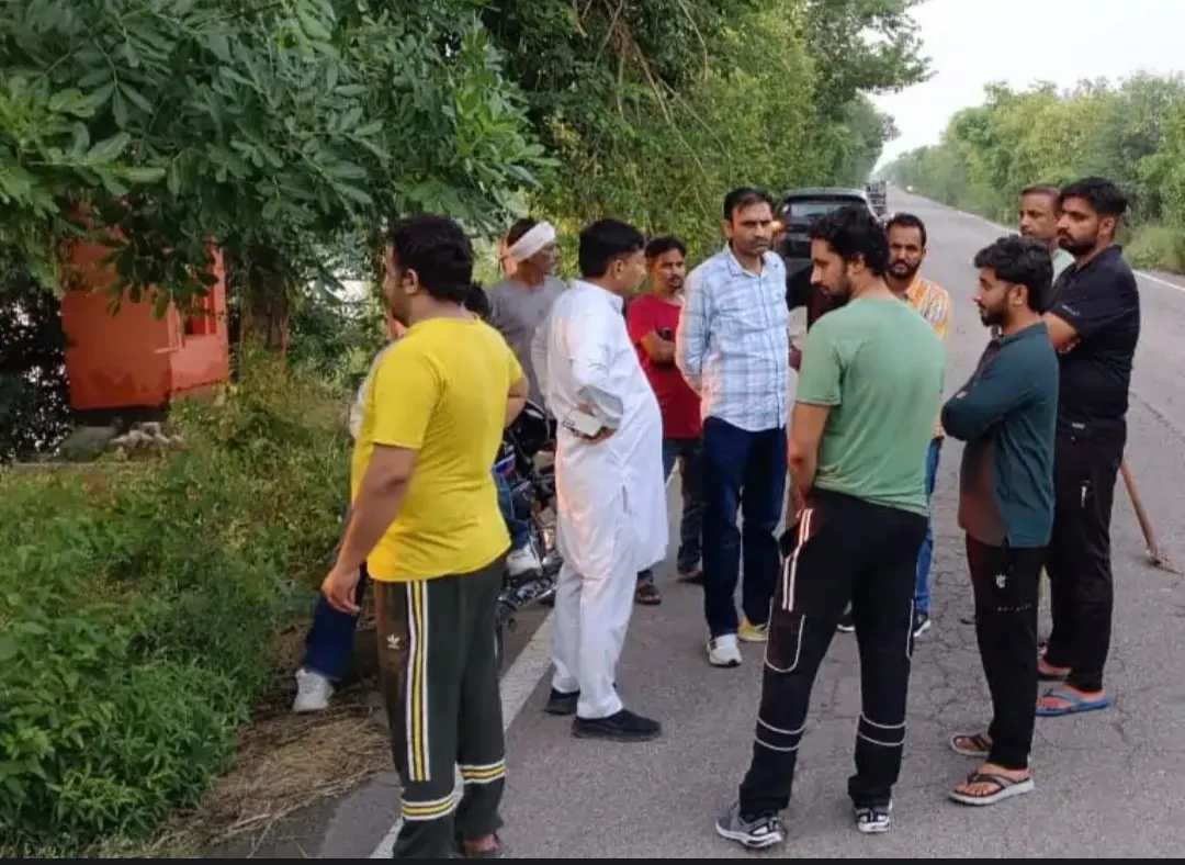 पानीपत: नहर में गिरी कार, ट्रक ड्राइवर ने बचाई ड्राइवर की जान, वाहन की तलाश जारी