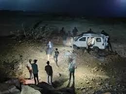 विदिशाः 30 फीट गहरे तालाब में गिरी तेज रफ्तार कार, 3 बारातियों की मौत और 7 घायल