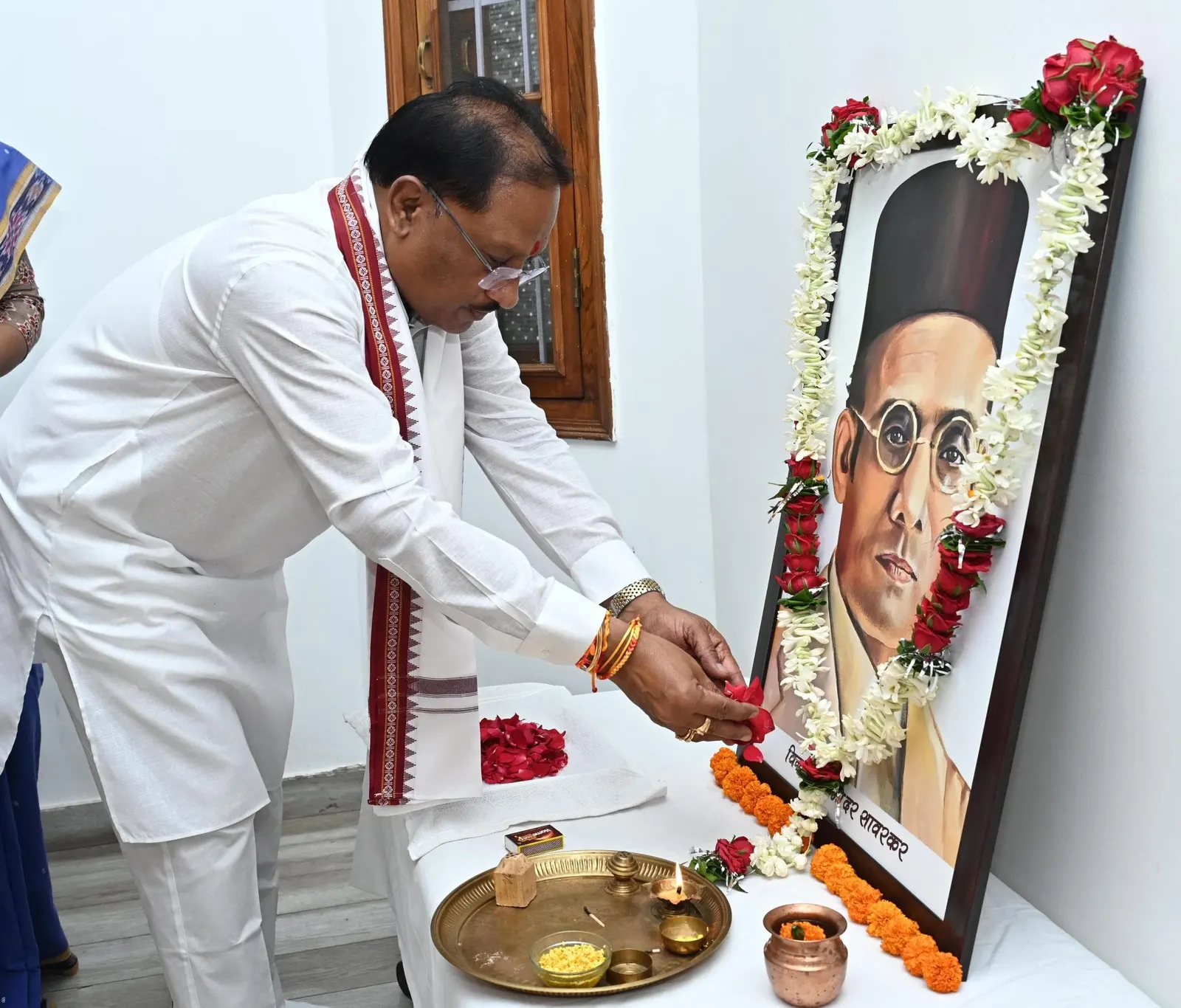 मुख्यमंत्री विष्णुदेव साय ने वीर सावरकर की जयंती पर उन्हें किया नमन