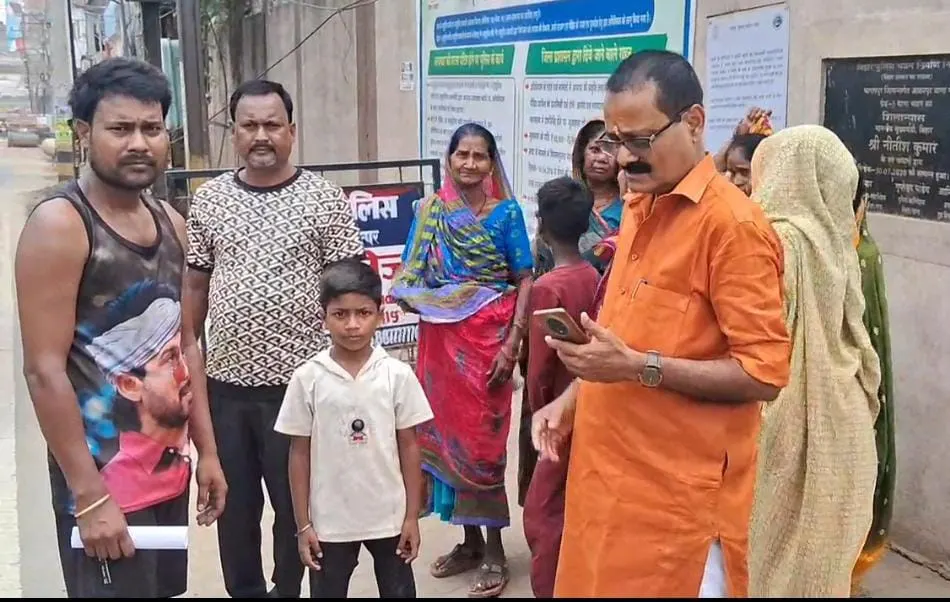 प्रेमी संग फरार हुई चार बच्चों की मां, पति ने थाना में दिया आवेदन