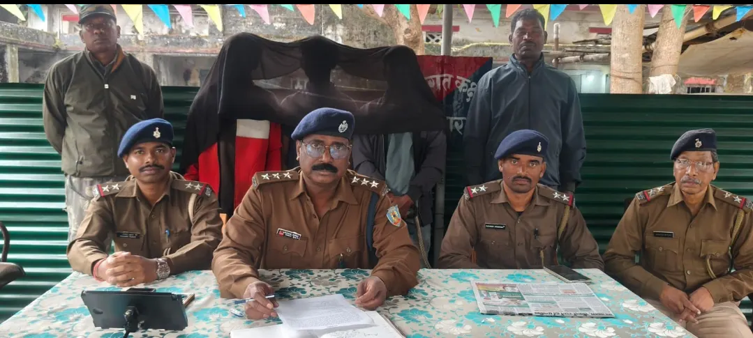 हत्या का खुलासा, तीन आरोपित गिरफ्तार