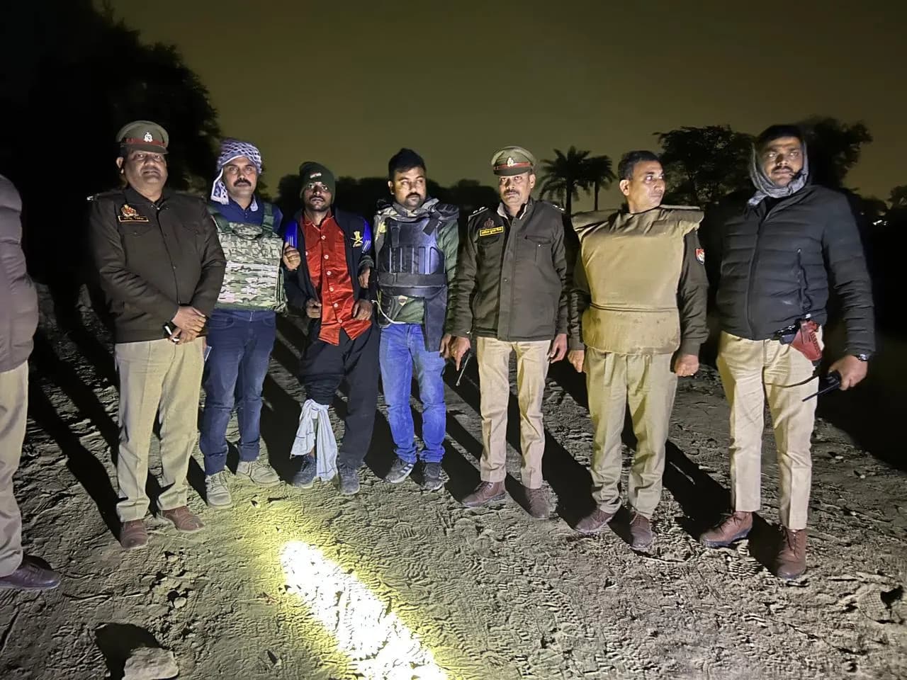 रामनगर भीटी में तड़के गोलियों की तड़तड़ाहट,मुठभेड़ में पुलिस ने लूटेरे को दबोचा