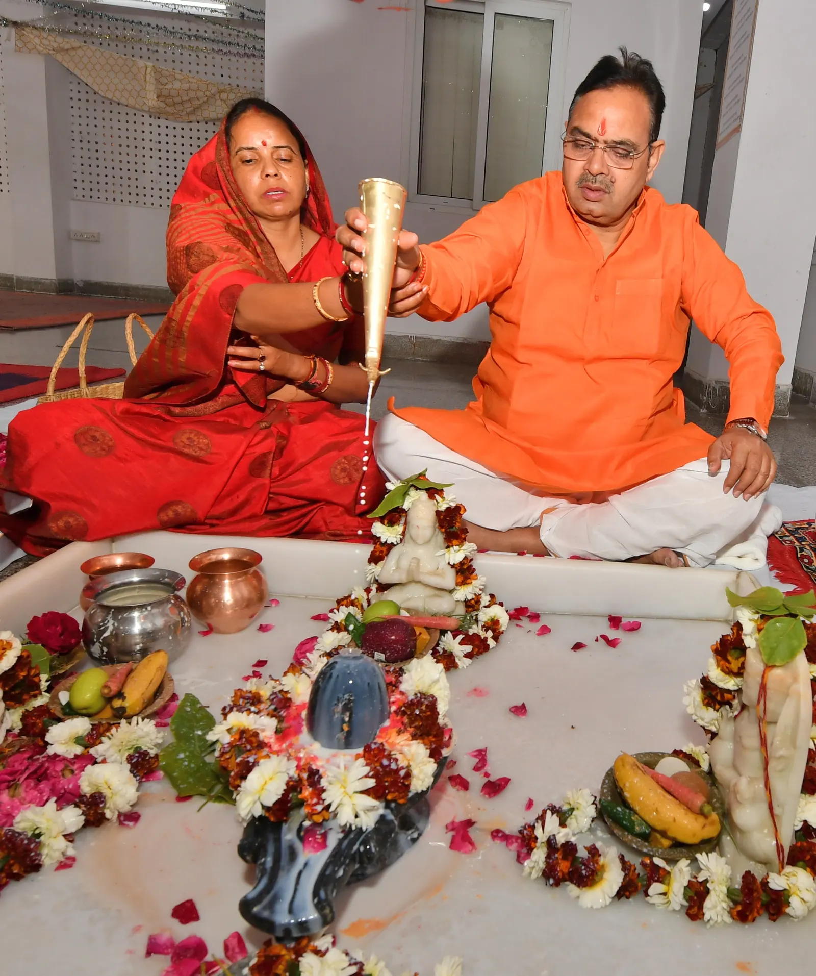 मुख्यमंत्री ने महाशिवरात्रि पर किया भगवान शिव का जलाभिषेक