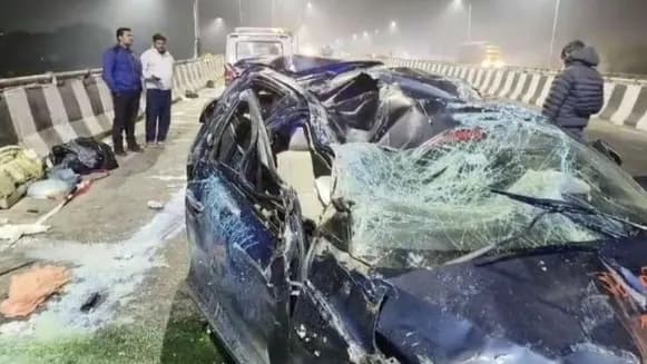 सड़क हादसे में वॉलीबॉल खिलाड़ी सहित तीन की मौत