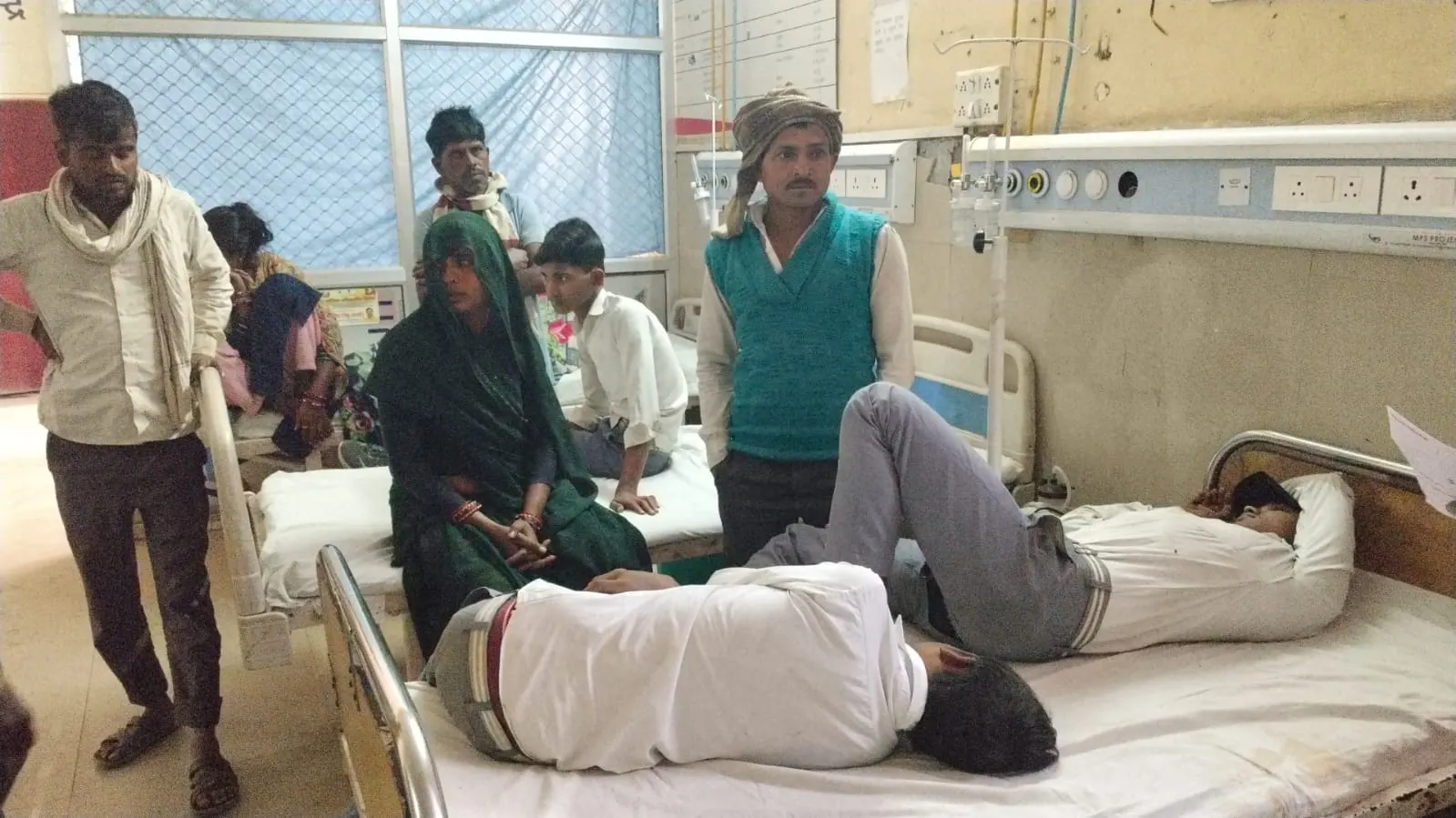 ट्रैक्टर की टक्कर से बाइक सवार चार छात्र घायल, जिला अस्पताल में भर्ती