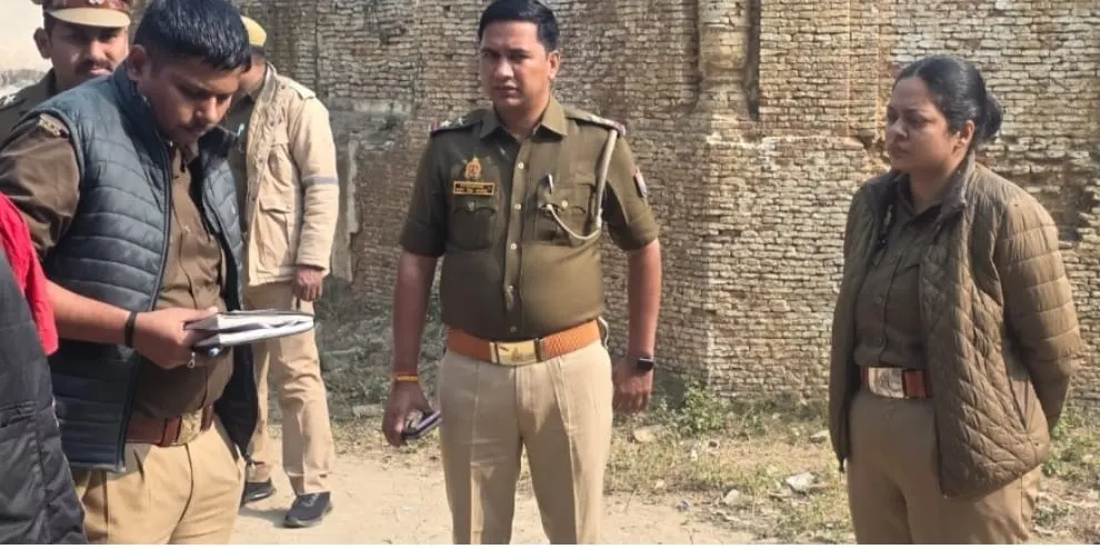 फर्रुखाबाद: पुलिस ने घुसपैठियों की तलाश में ईरानी बस्ती में छापा मारा