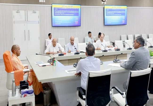 “यूपी के बुनकरों की आय और सम्मान बढ़ाना सरकार की प्राथमिकता: योगी आदित्यनाथ”
