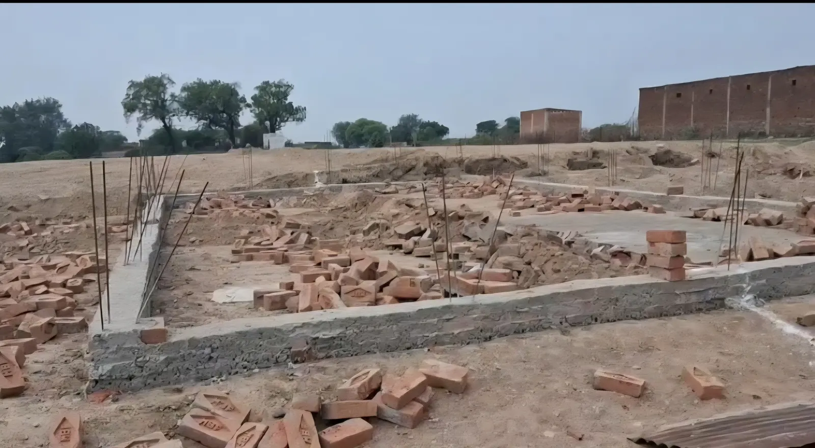 सरकारी जमीन पर अवैध प्लाटिंग पर चला प्रशासन का बुलडोजर, नजूल और तालाब की भूमि कब्जामुक्त