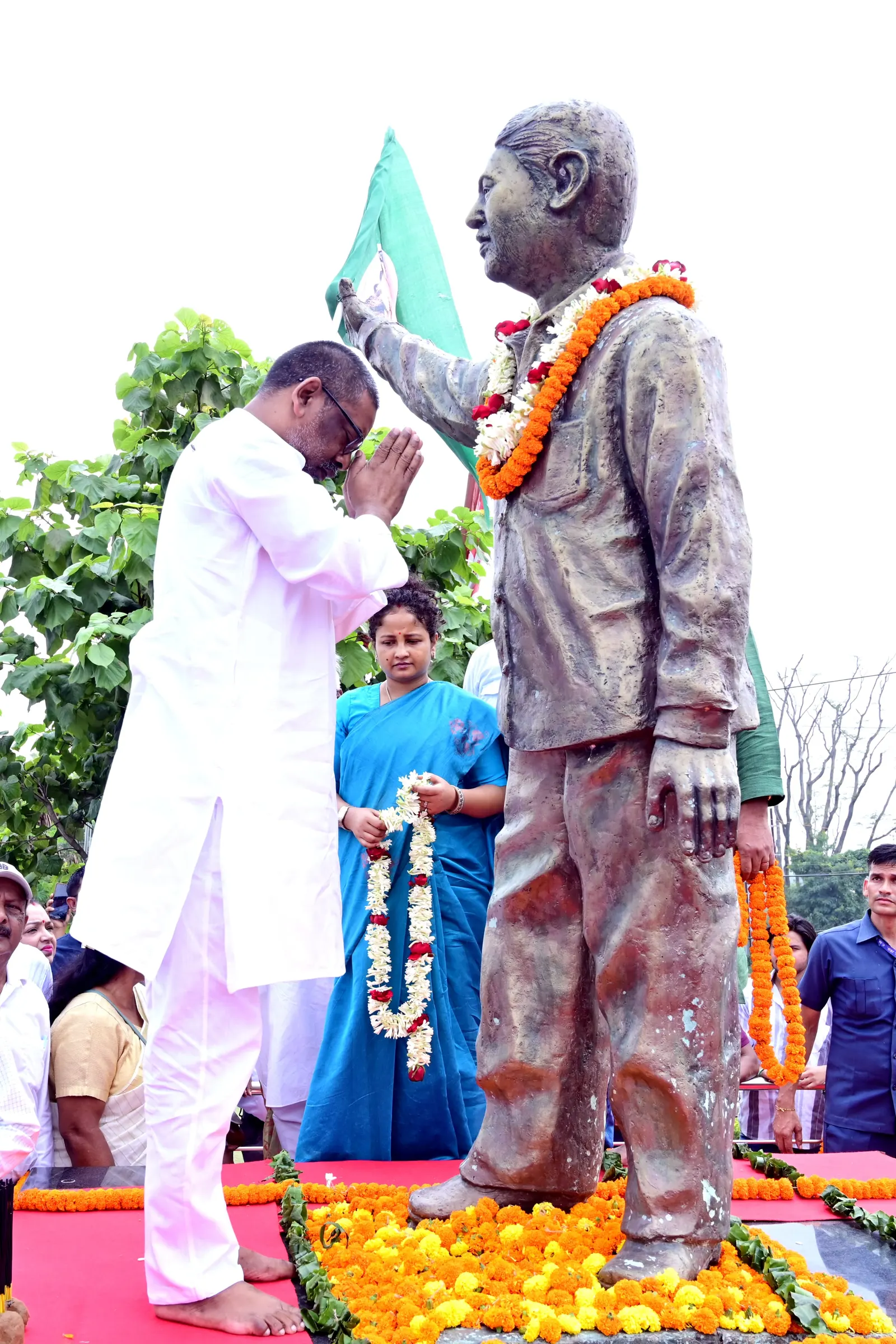 मुख्यमंत्री ने पूर्व विधायक दिवंगत दुर्गा सोरेन को दी श्रद्धांजलि
