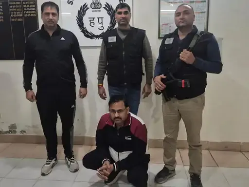 पलवल में एसटीएफ ने दबोचा 10 हजार का इनामी तस्कर, एक साल से था फरार