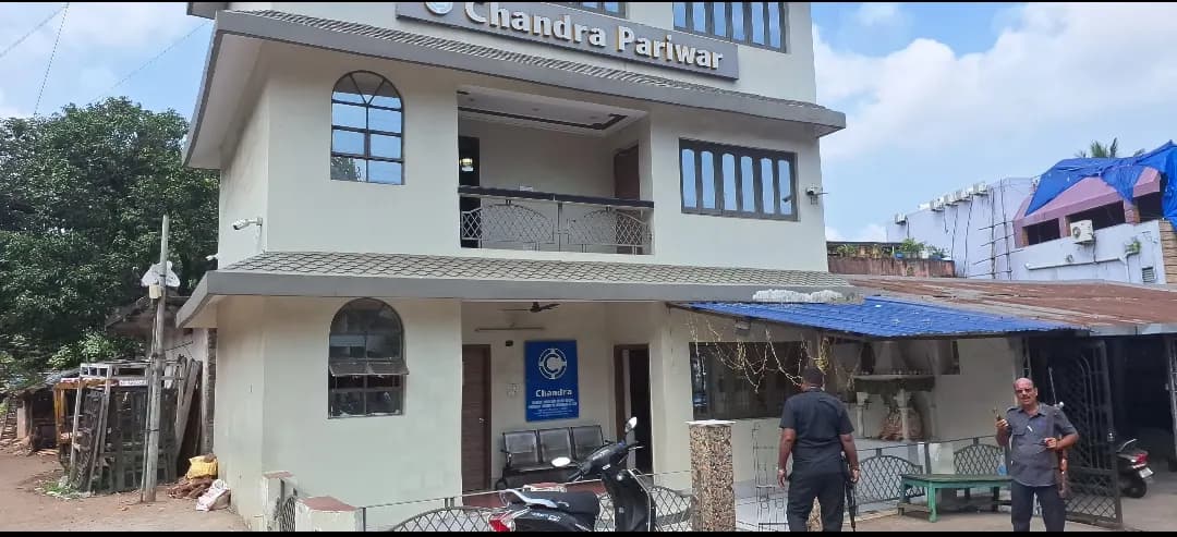 रंगदारी नहीं देने पर चंद्रा आवास में हवाई फायरिंग, दहशत