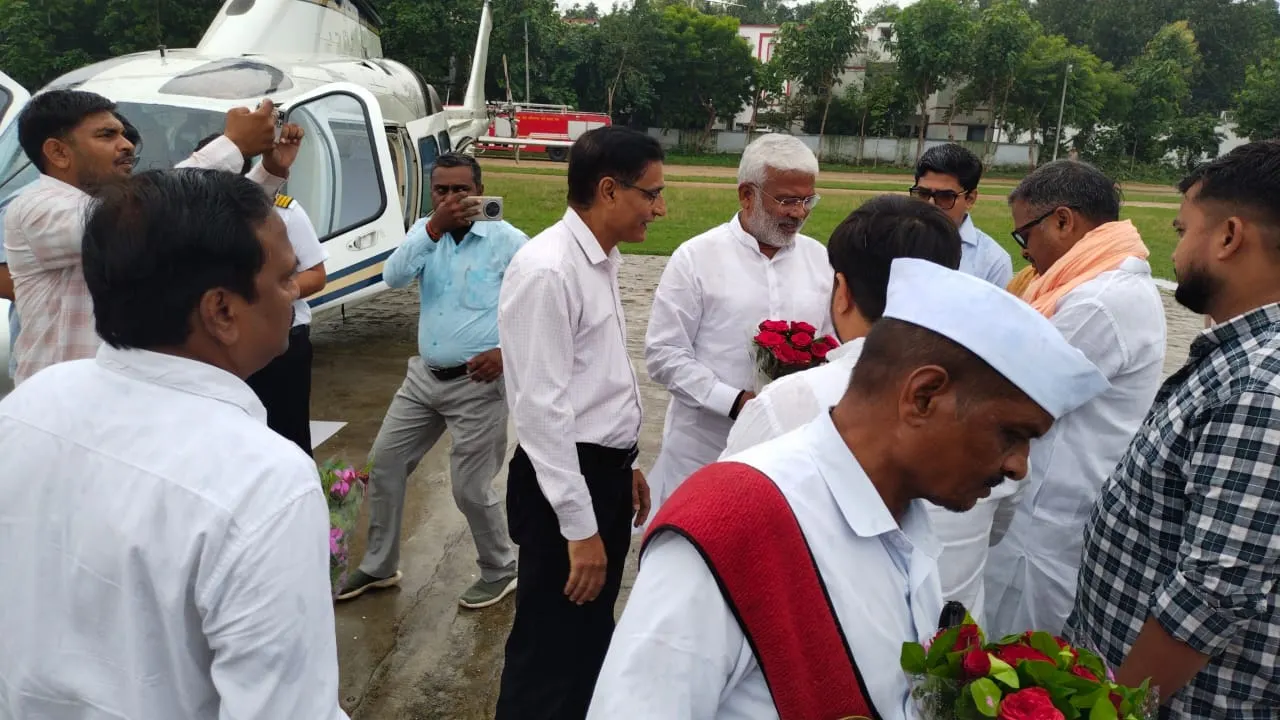 योगी सरकार के कैबिनेट मंत्री ने बाढ़ग्रस्त इलाकों का किया हवाई सर्वे
