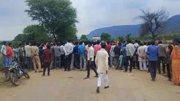 पन्ना में दुर्गा विसर्जन करने जा रहे लोगों को बोलेरो ने रौंदा, 2 की मौत, गुस्साए लोगों ने किया चक्काजाम