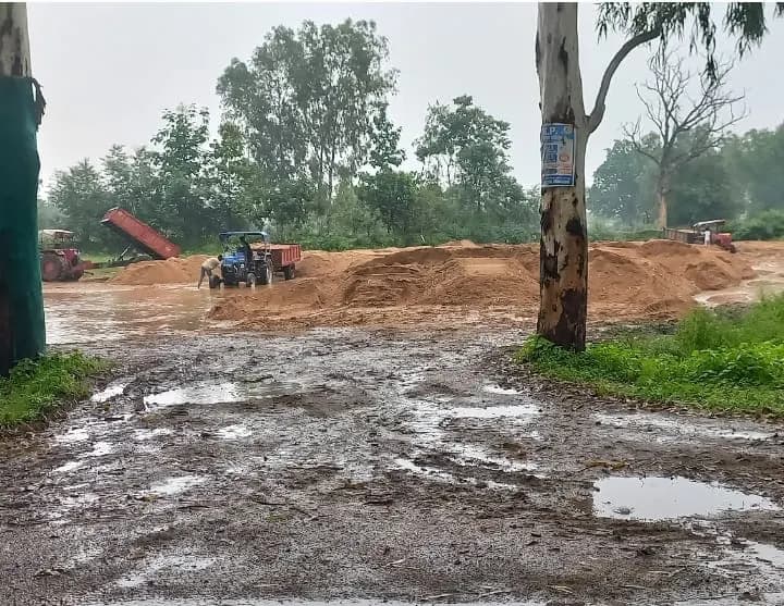अंबिकापुर: अवैध रेत खनन पर नहीं लग रही लगाम, प्रशासनिक चुप्पी पर उठे सवाल