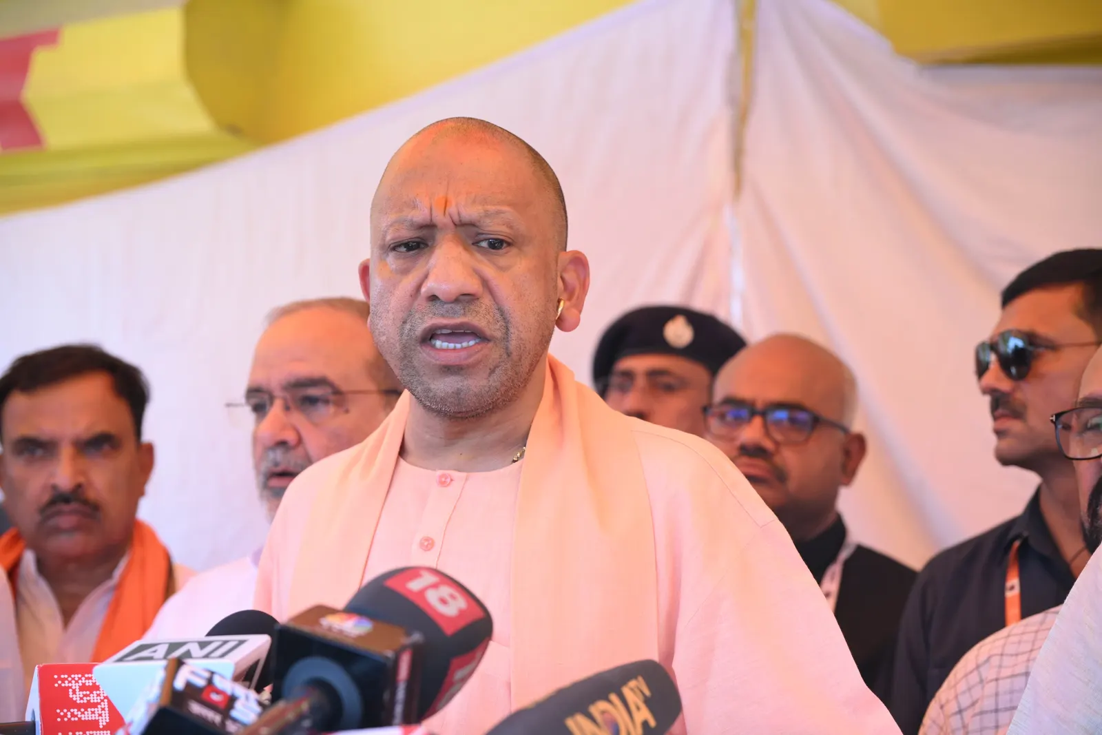 मुख्यमंत्री योगी के निर्देश पर यूपी से पाकिस्तानियों को वापस भेजा गया