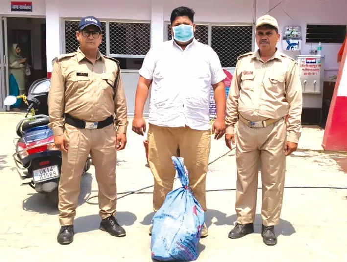 लग्जरी कार से 110 किलो गौमांस बरामद, एक गिरफ्तार