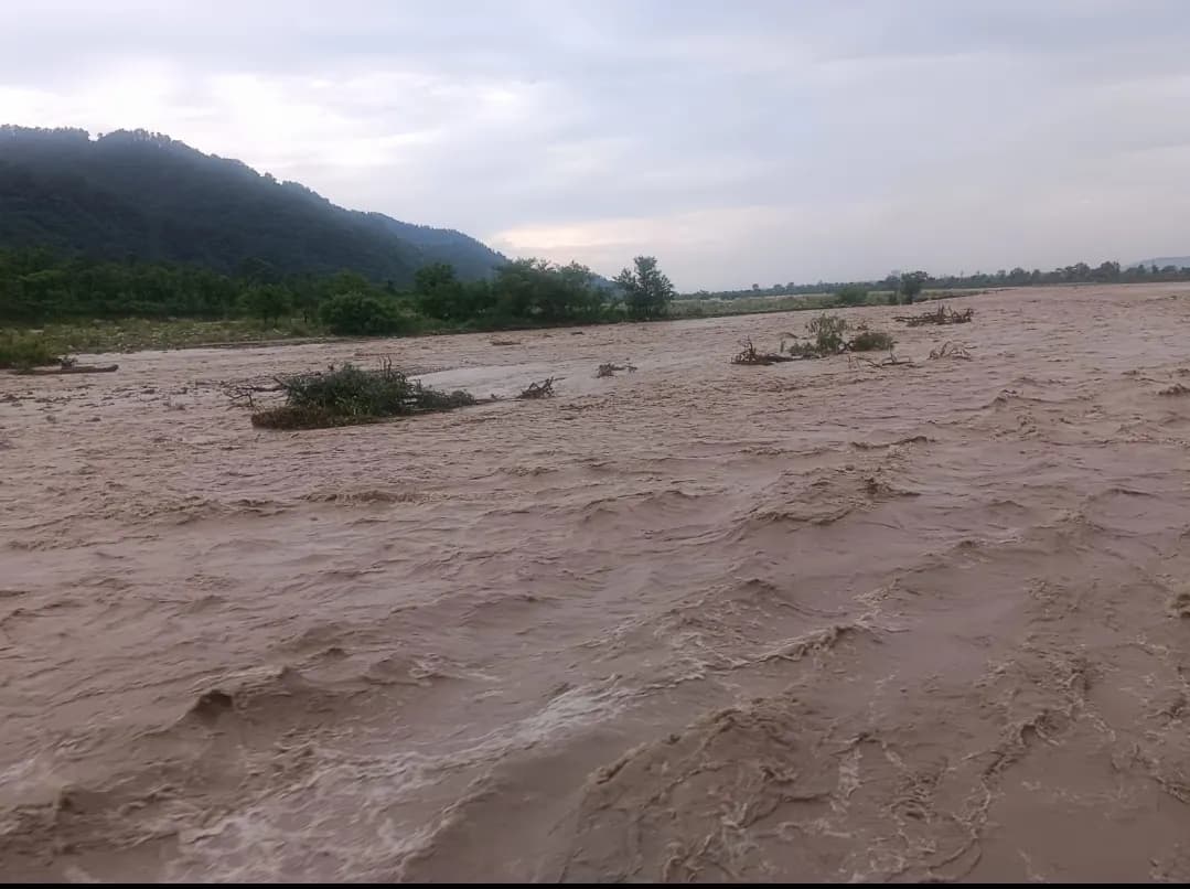 उत्तराखंड में अगले तीन दिन भारी बारिश का अलर्ट, बाढ़ व भूस्खलन का खतरा बरकरार