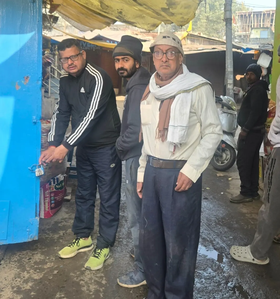 ताला काटकर चोरी, नगदी और सामान ले उड़े चोर
