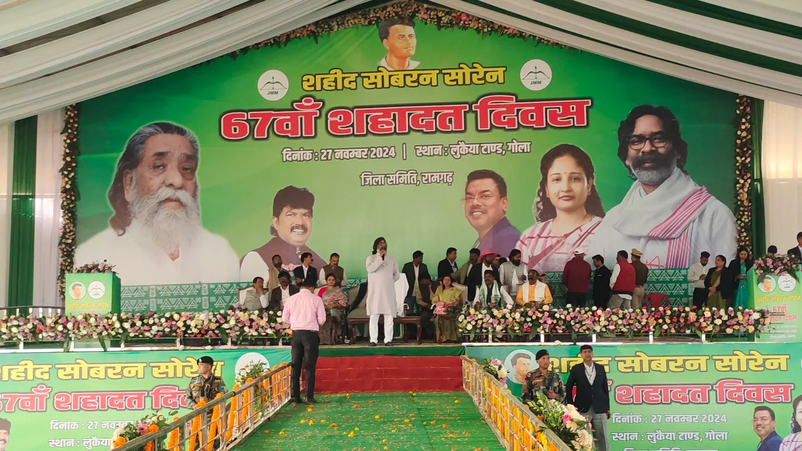 हेमंत और कल्पना ने शहीद दादा सोबरन सोरेन को दी श्रद्धांजलि