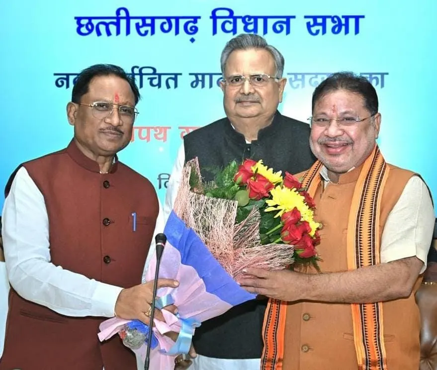 विधानसभा अध्यक्ष डॉ. रमन सिंह ने विधायक सुनील सोनी को विधानसभा सदस्यता की दिलाई शपथ