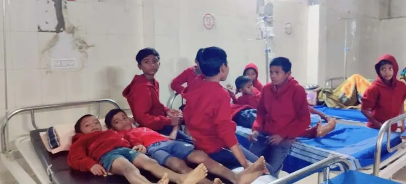 भोपालपटनम स्थित बालक आश्रम शाला में 23 बच्चे अचानक बीमार पड़े