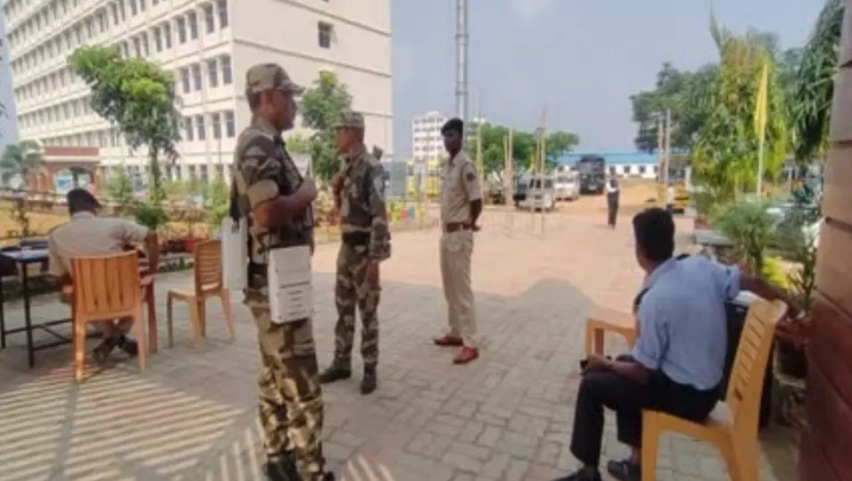 वाईबीएन यूनिवर्सिटी के संचालक के तीन ठिकानों पर पुलिस की छापेमारी